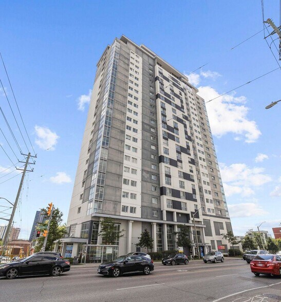 More Photos Of 1 Columbia St W, Waterloo Apartments For Lease