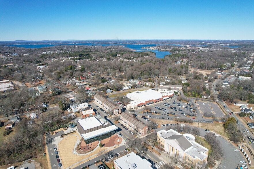 More Photos Of 21315 W Catawba Ave, Cornelius Storefront Retail Residential For Lease