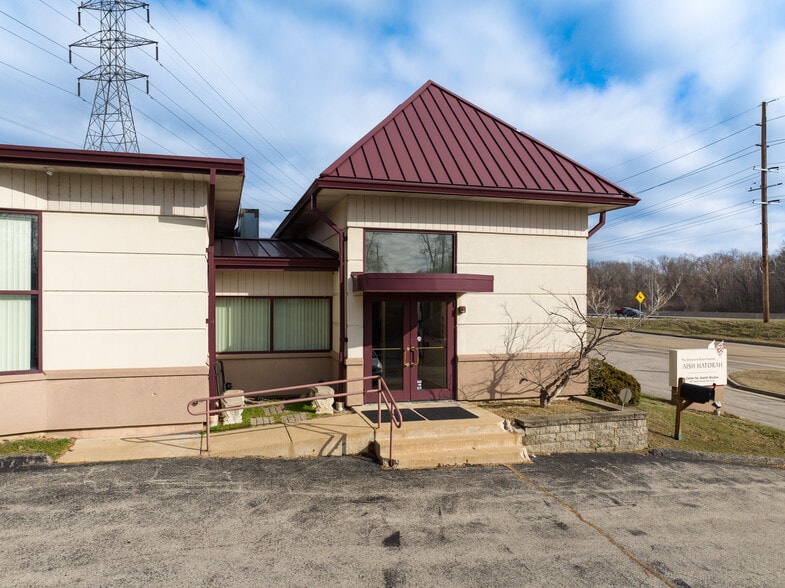 More Photos Of 357 N Woods Mill Rd, Chesterfield Religious Facility For Sale