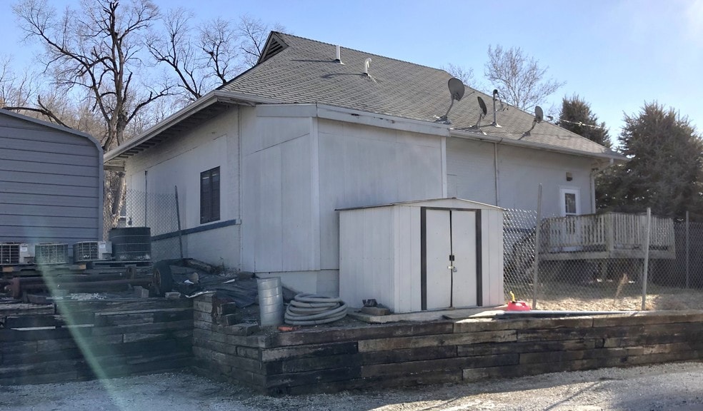 More Photos Of 501 N 1st St, Missouri Valley Light Manufacturing For Sale