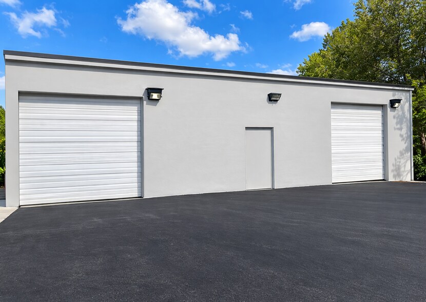 More Photos Of 3501 NW 10th Ave, Oakland Park Warehouse For Lease