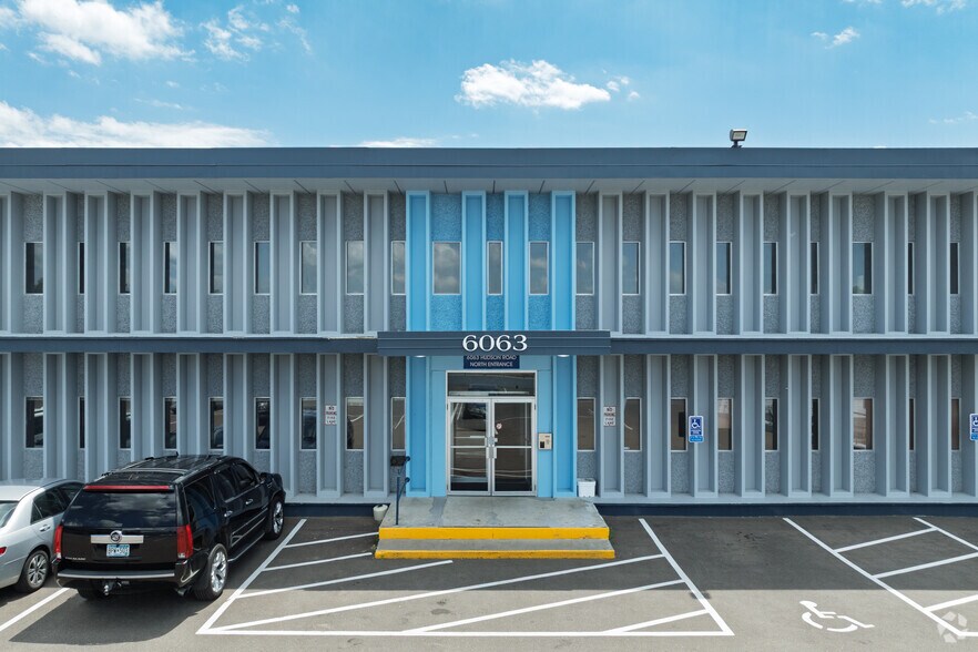 More Photos Of 6063 Hudson Rd, Woodbury Office For Lease