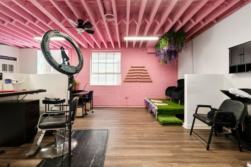 More Photos Of 519-521 N Charles St, Baltimore Office For Sale