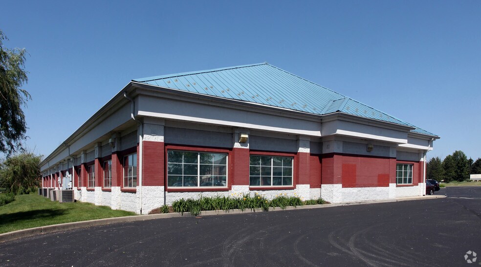More Photos Of 805-819 W Carmel Dr, Carmel General Retail For Lease