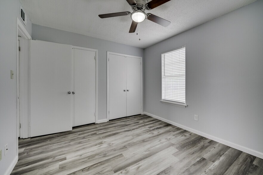 More Photos Of 1906 W Matthews Ave, Jonesboro Apartments For Sale