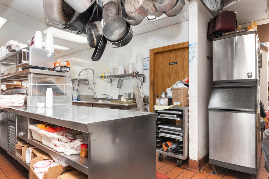 More Photos Of 1015 E Ogden Ave, Naperville Fast Food For Sale