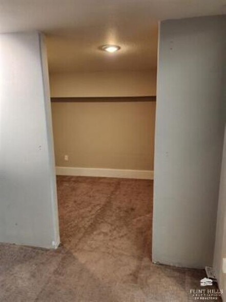 More Photos Of 303 N Cedar St, Abilene Storefront For Sale