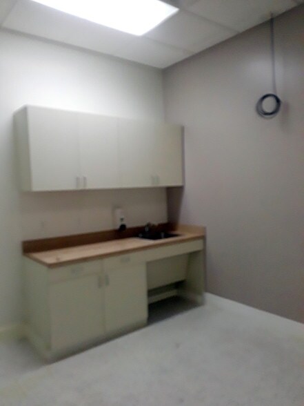More Photos Of 801-825 N Ed Carey Dr, Harlingen Storefront Retail Office For Lease