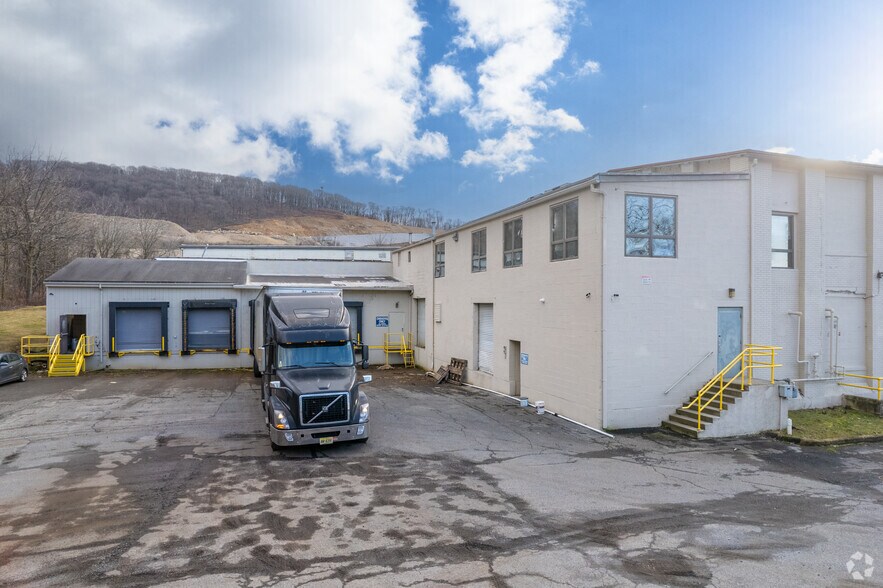 More Photos Of 1150 Centre St, Easton Warehouse For Lease