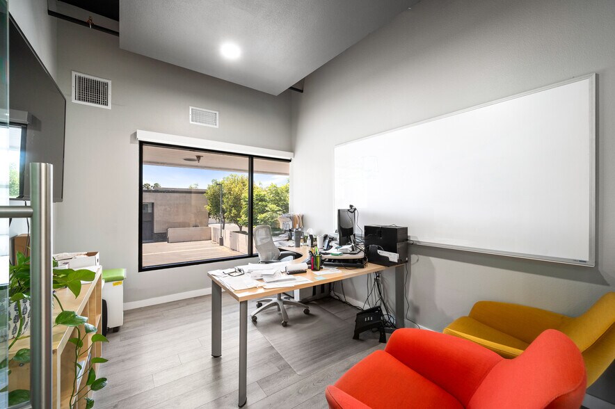 More Photos Of 800 E Dyer Rd, Santa Ana Showroom For Sale