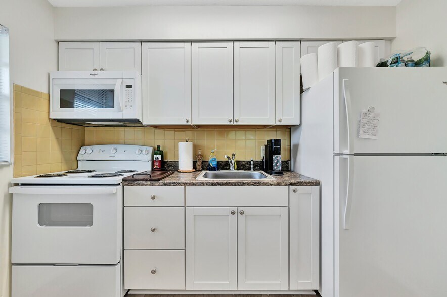 More Photos Of 2739 Grand Cayman St, Sarasota Apartments For Sale