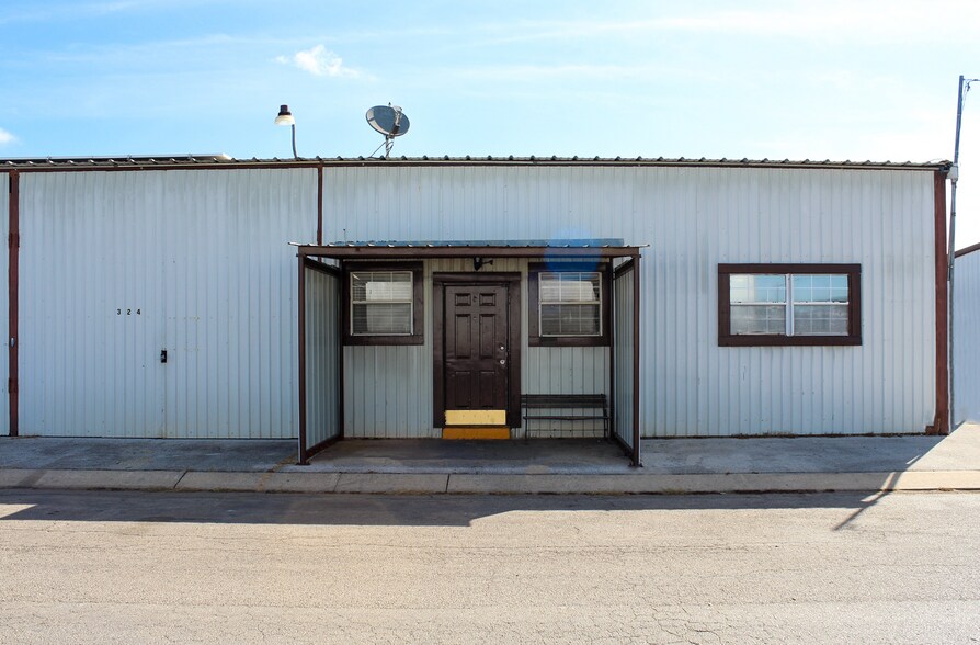 More Photos Of 18975 Marbach Ln, San Antonio Unknown For Lease