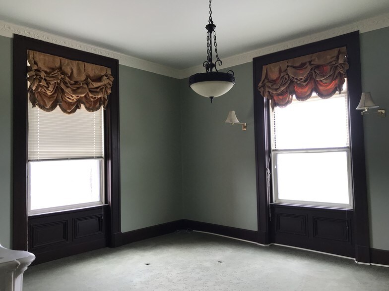 More Photos Of 2021 Auburn Ave, Cincinnati Office For Sale