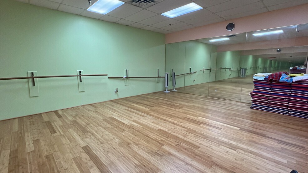 More Photos Of 903 W Parker Rd, Plano Schools For Sale