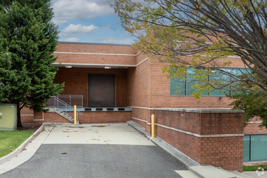 More Photos Of 14101B Newbrook Dr, Chantilly Office For Sale