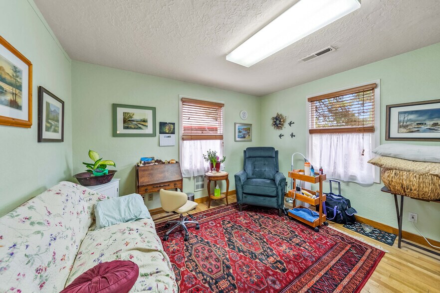 More Photos Of 1745 Ashland St, Ashland Medical For Sale