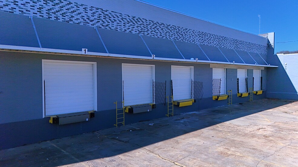 More Photos Of 1709-1769 Latham St, Memphis Distribution For Lease