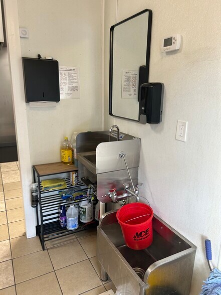 More Photos Of 50 S Forest Ave, Hartwell Storefront For Sale