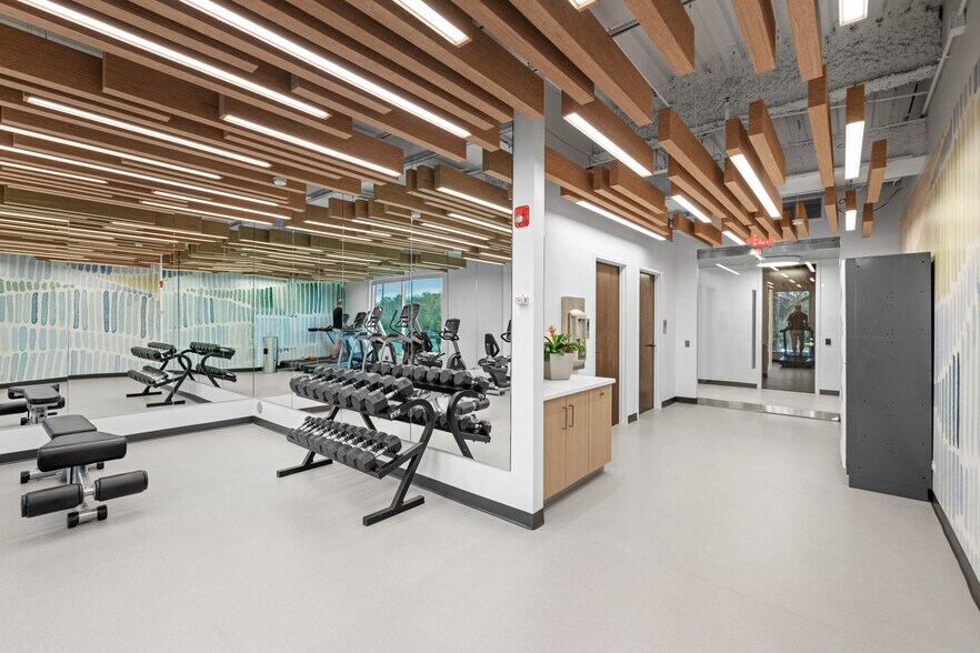 More Photos Of 630-650 Dundee Rd, Northbrook Unknown For Lease