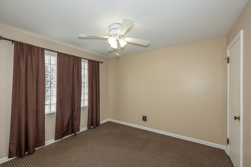 More Photos Of 5275 Broadview Rd, Parma Medical For Sale