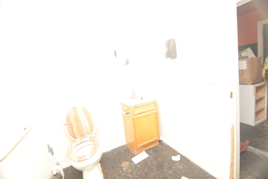 More Photos Of 4706 12th St, Rock Island Auto Dealership For Sale