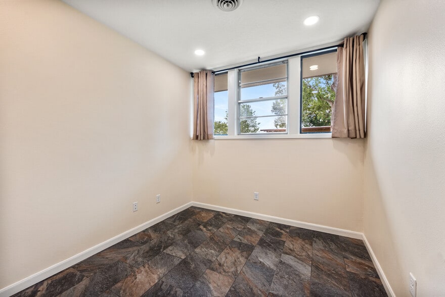 More Photos Of 601 Mary Lake Dr, Bryan Office Residential For Lease