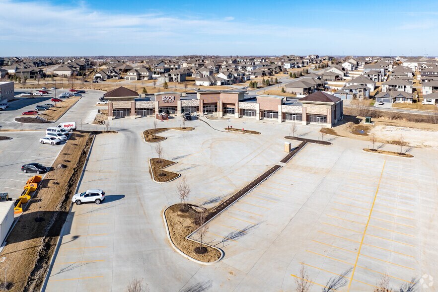 More Photos Of 18870 Oakmont Dr, Omaha Unknown For Lease