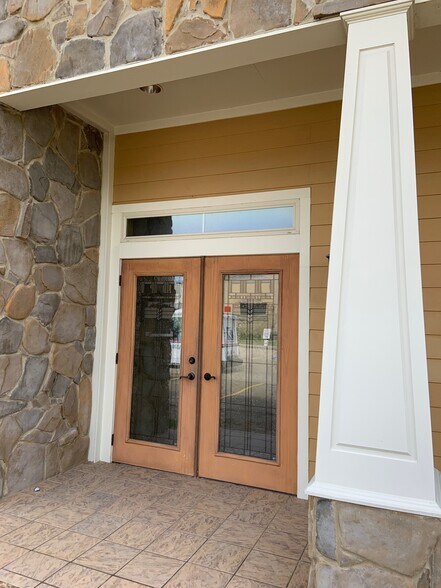 More Photos Of 4 Bayoubrandt Dr, Beaumont Medical For Sale