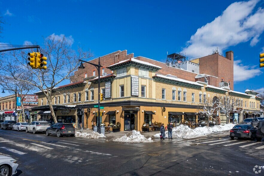 Primary Photo Of 21333 39th Ave, Bayside Storefront Retail Office For Lease