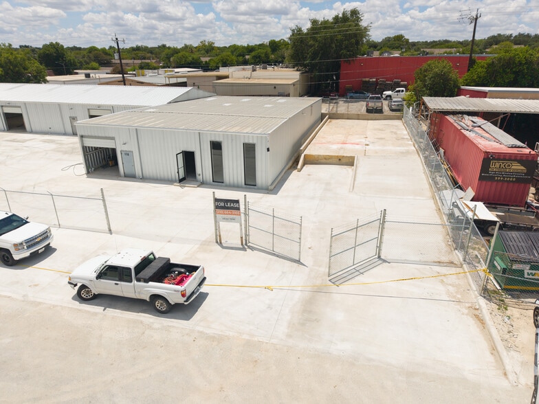 More Photos Of 118-122 W Turbo Dr, San Antonio Warehouse For Lease