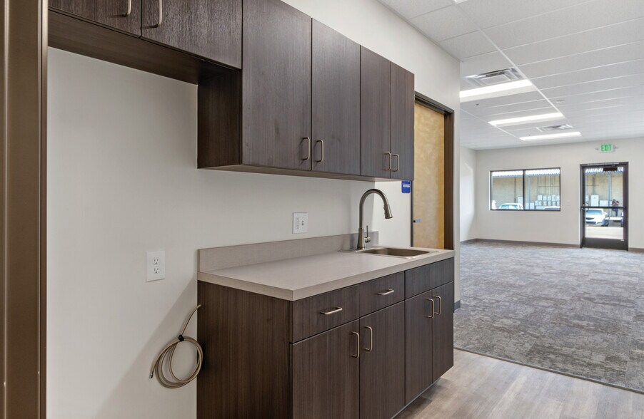 More Photos Of 2925-2929 S Cole Rd, Boise Warehouse For Lease