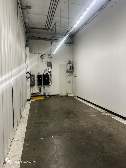 More Photos Of 4300 Vanderbilt Rd, Birmingham Freestanding For Sale