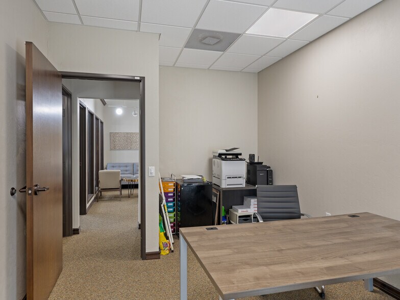 More Photos Of 429 W Wilshire Blvd, Oklahoma City Office For Lease