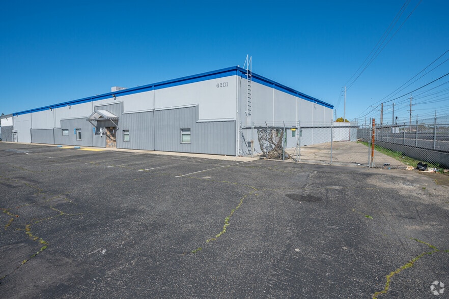 More Photos Of 6201 27th St, Sacramento Warehouse For Sale