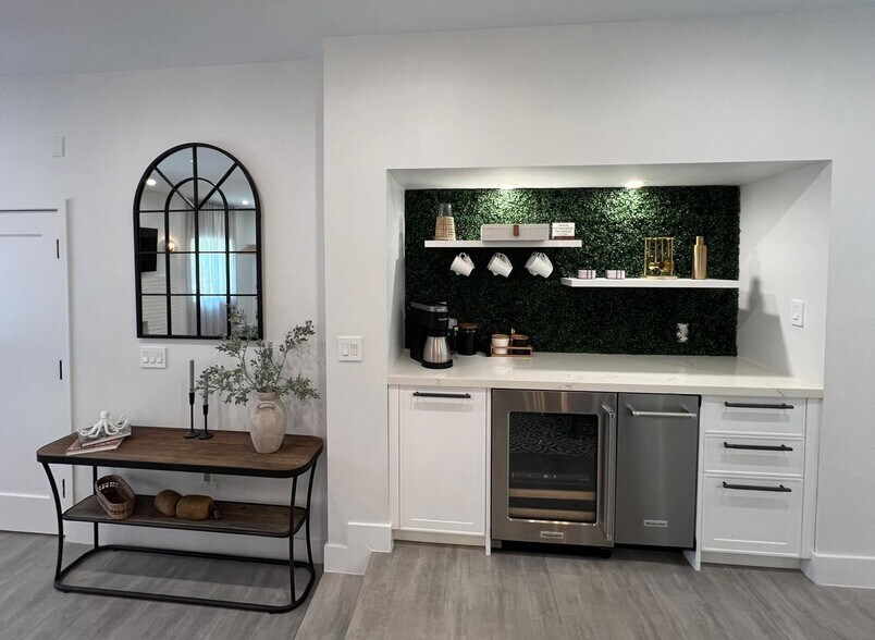 More Photos Of 511 16th St, Miami Beach Hospitality For Sale