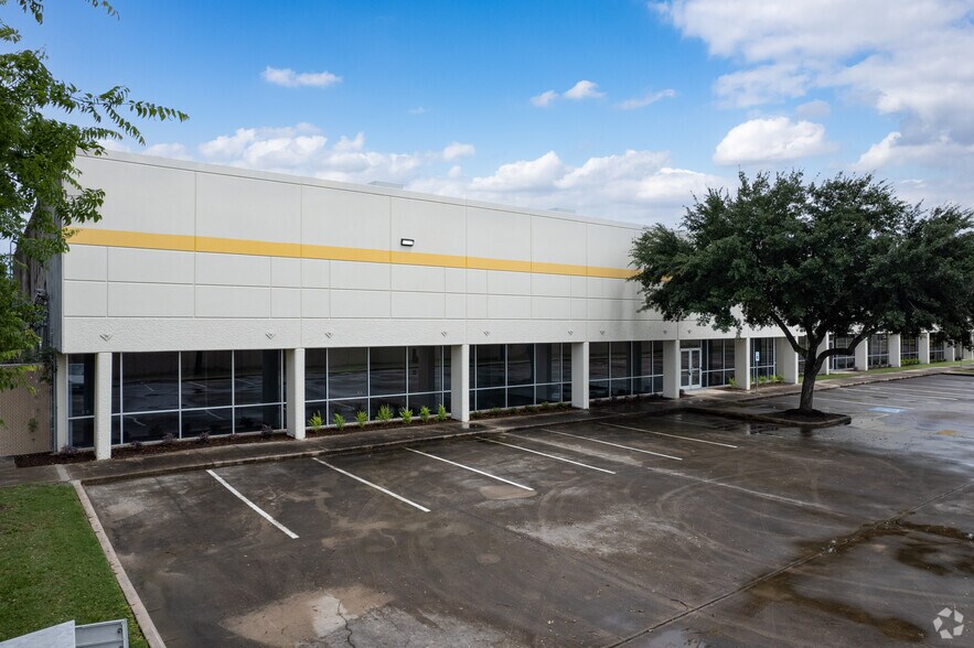 More Photos Of 15740 Park Row, Houston Unknown For Lease