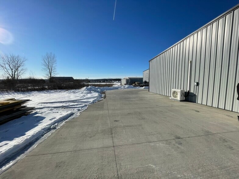 More Photos Of 1700 Commerce Dr, Tonganoxie Warehouse For Sale