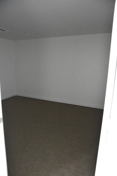 More Photos Of 1811 E Broadway St, Altus Service For Lease