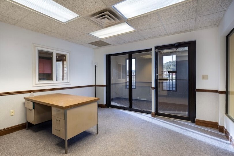 More Photos Of 7th Avenue @ 31 st, Charleston General Retail For Lease