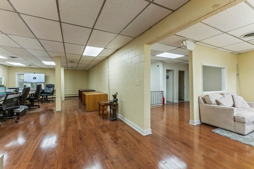 More Photos Of 37 Station Dr, Princeton Junction Office For Sale