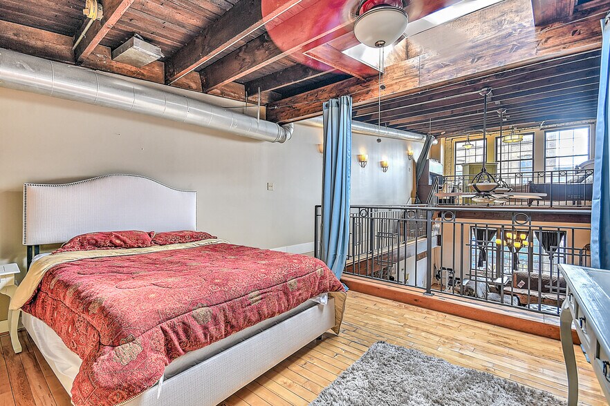 More Photos Of 529 State St, Bristol Storefront Retail Office For Sale