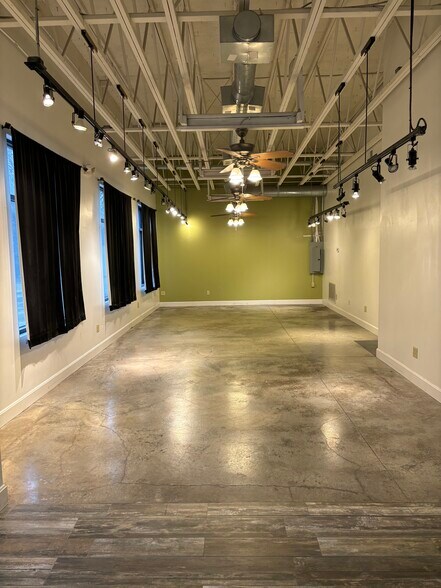 More Photos Of 450-462 SW Ward Rd, Lee's Summit General Retail For Lease