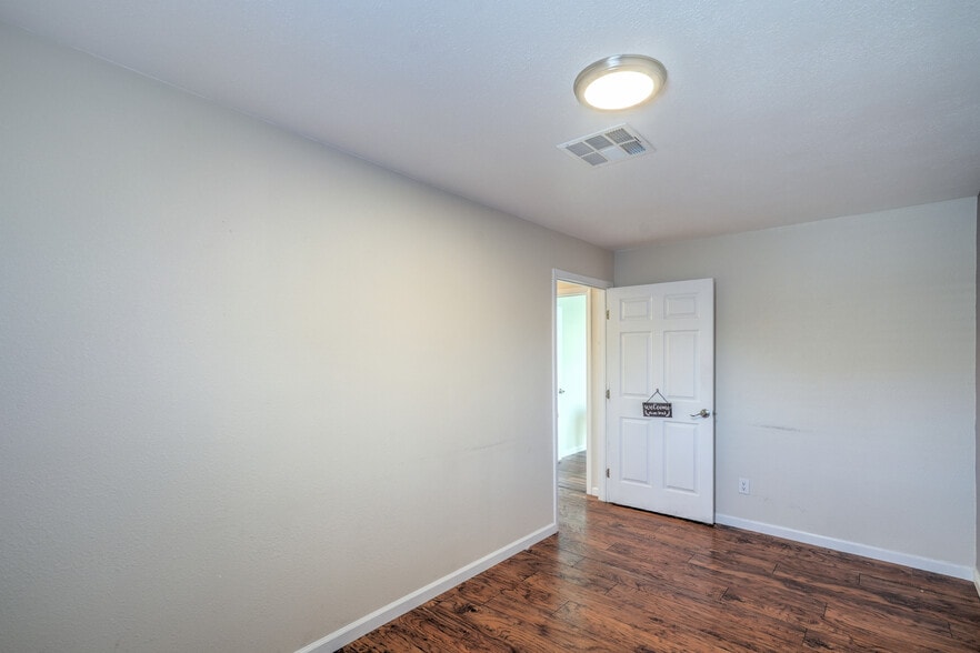 More Photos Of 211 W Atlantic Ave, Henderson Office For Sale