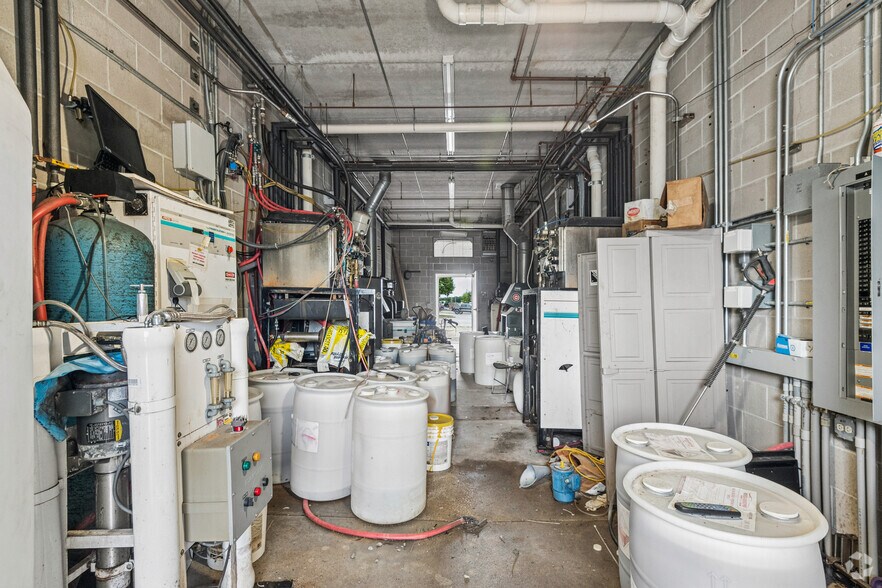 More Photos Of 3632 S Taylor Dr, Sheboygan Carwash For Sale
