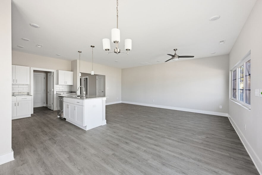 More Photos Of 13701 Erwin Rd, Charlotte Multifamily For Sale