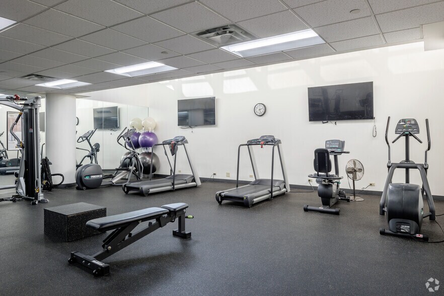 More Photos Of 950 S Cherry St, Denver Office For Lease