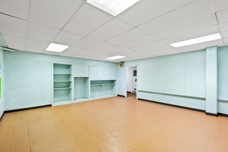 More Photos Of 1701 W Woodlawn Ave, San Antonio Religious Facility For Sale