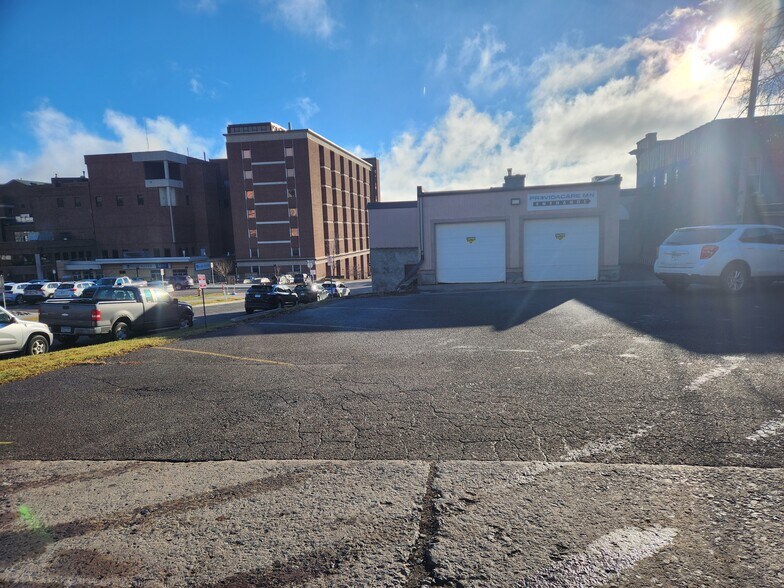 More Photos Of 831 E 2nd St, Duluth Office For Sale