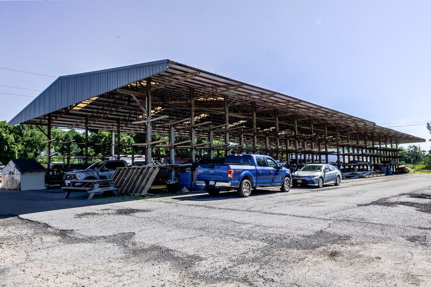 More Photos Of 5912 N Burdick St, East Syracuse Warehouse For Lease