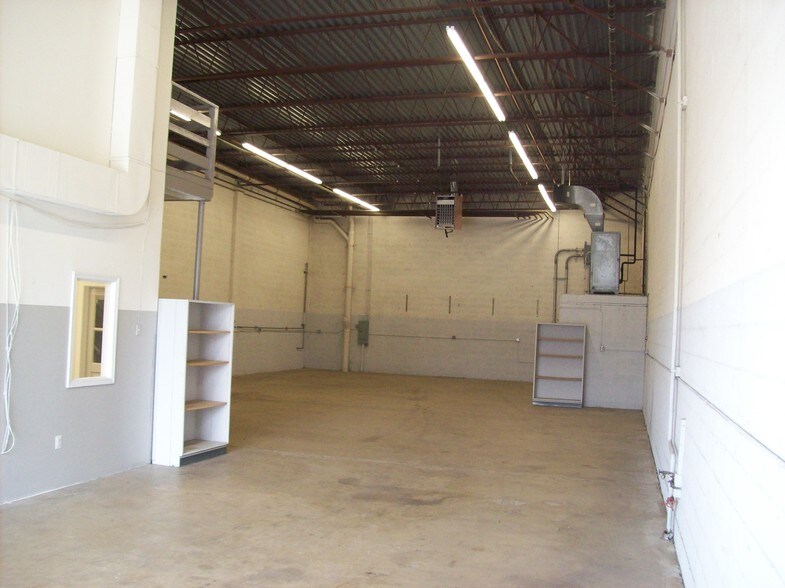 More Photos Of 112 Oakgrove Rd, Dulles Town Center Warehouse For Sale